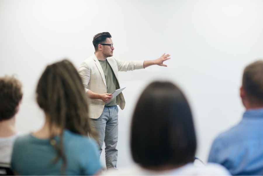 Grupo em reunião - Comunicação Organizacional