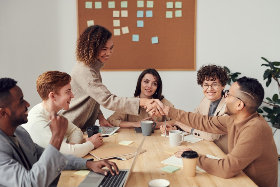 Grupo em reunião - Comunicação Organizacional